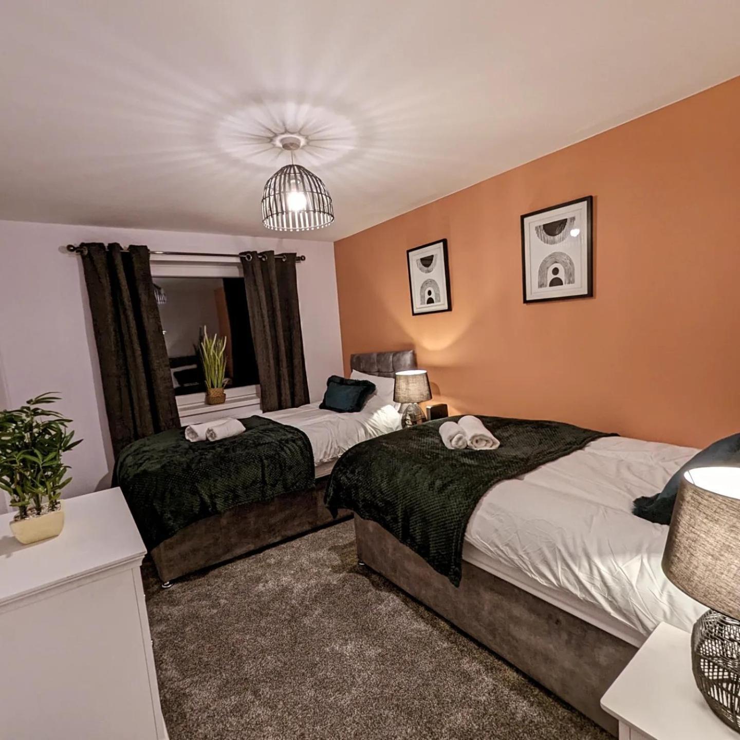 6 Guests * 4 Bedroom * Free Wi-Fi *Хантингдон Экстерьер фото