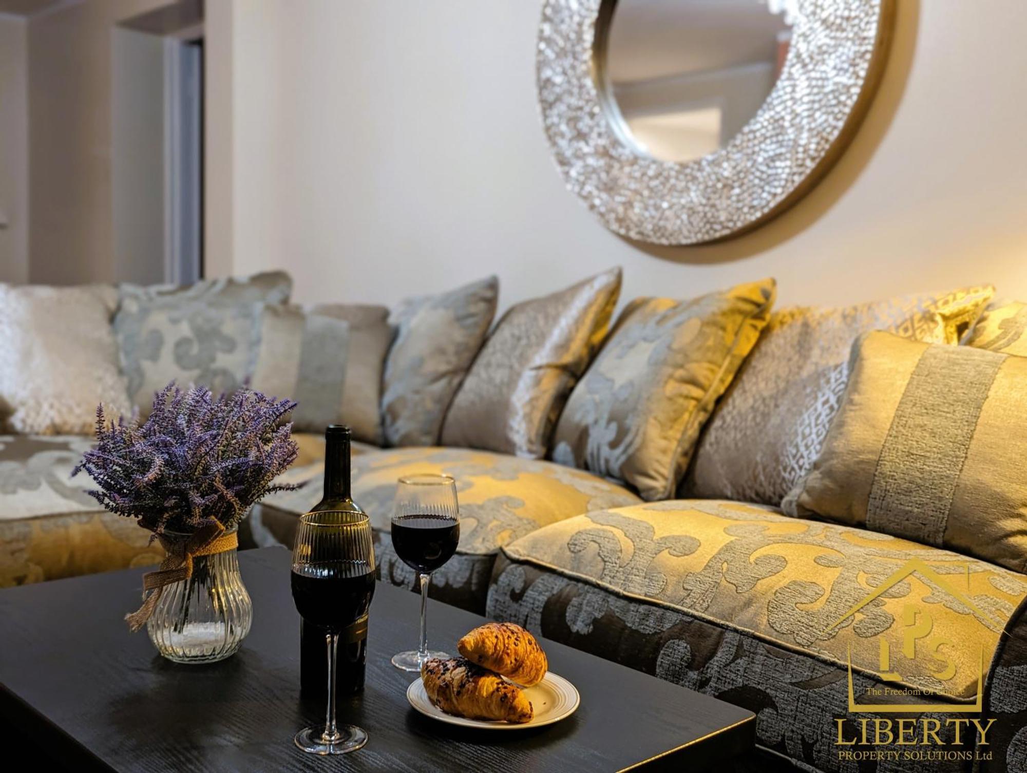 6 Guests * 4 Bedroom * Free Wi-Fi *Хантингдон Экстерьер фото