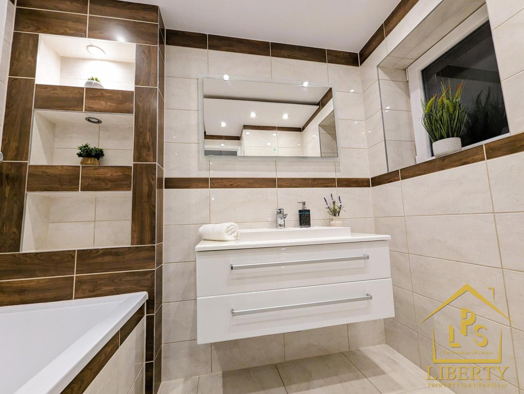 6 Guests * 4 Bedroom * Free Wi-Fi *Хантингдон Экстерьер фото