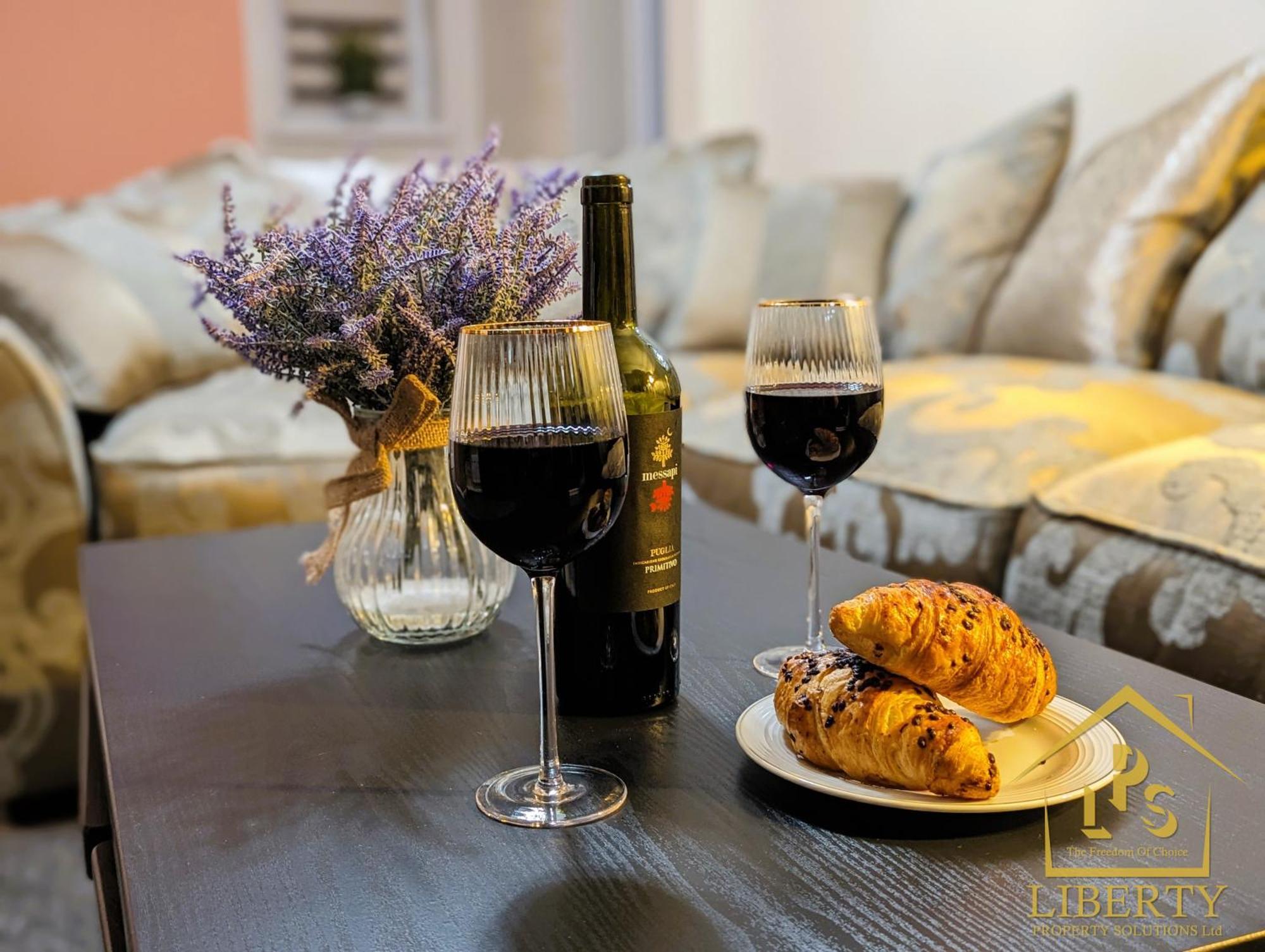 6 Guests * 4 Bedroom * Free Wi-Fi *Хантингдон Экстерьер фото