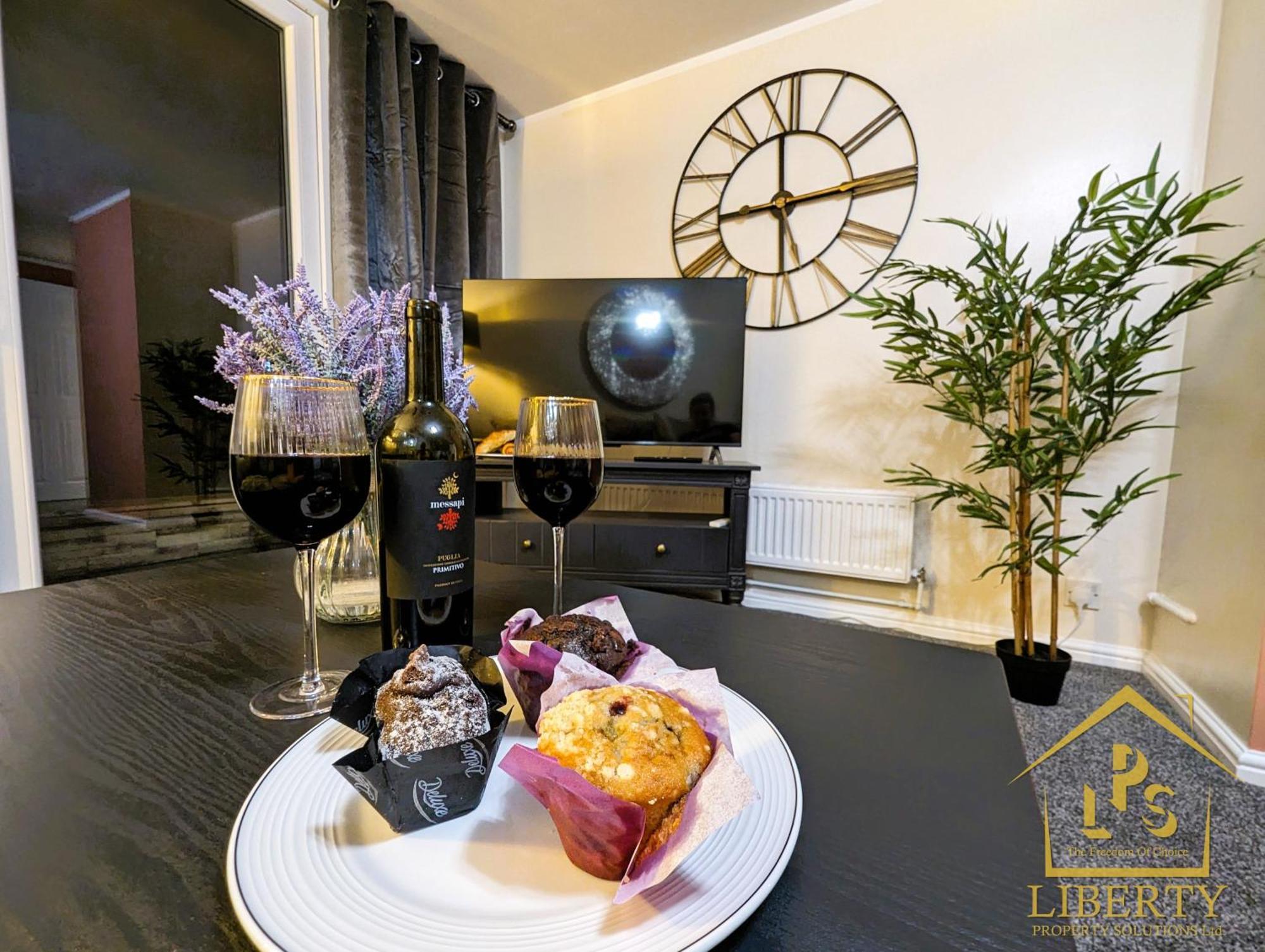 6 Guests * 4 Bedroom * Free Wi-Fi *Хантингдон Экстерьер фото