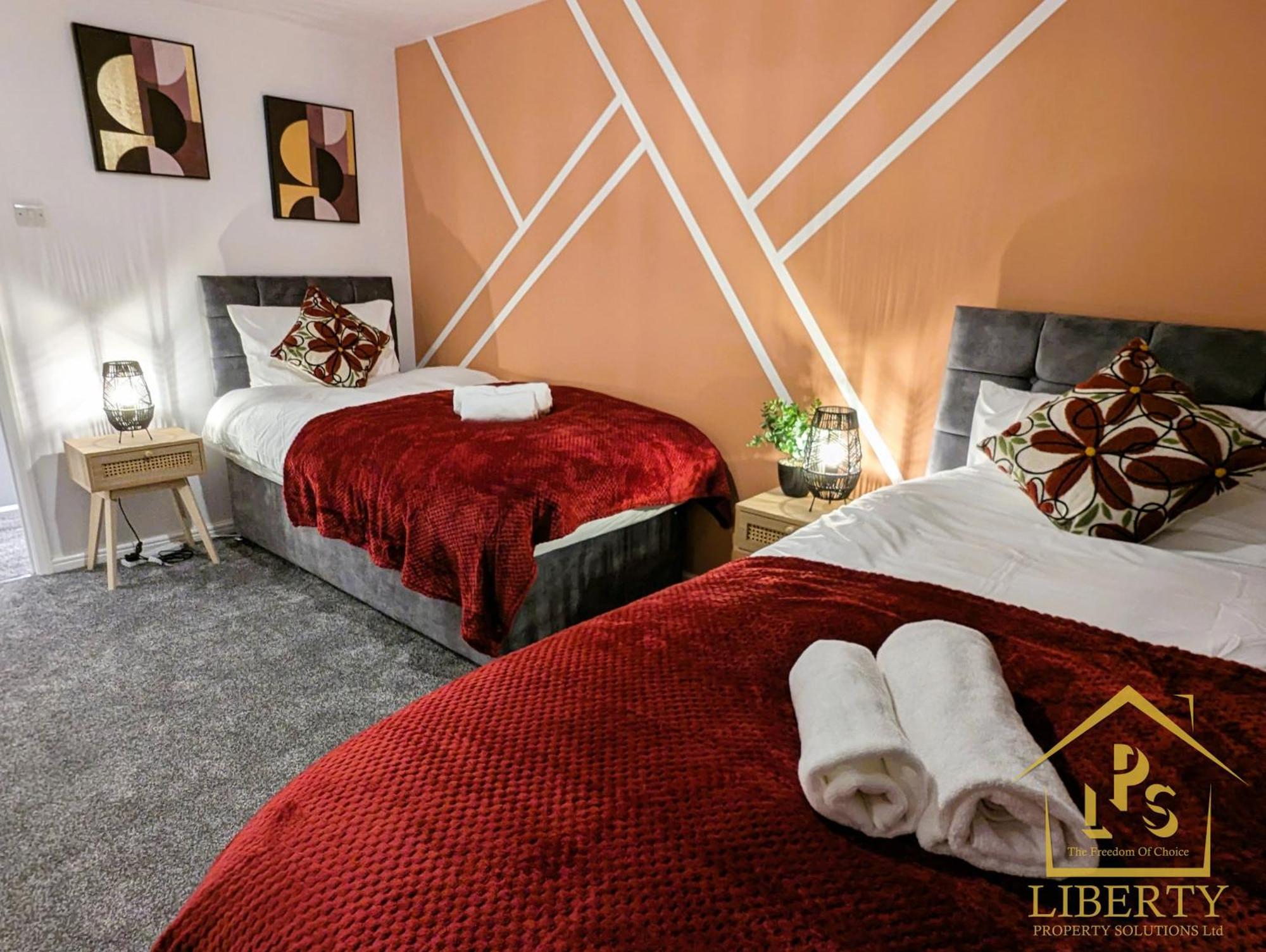6 Guests * 4 Bedroom * Free Wi-Fi *Хантингдон Экстерьер фото