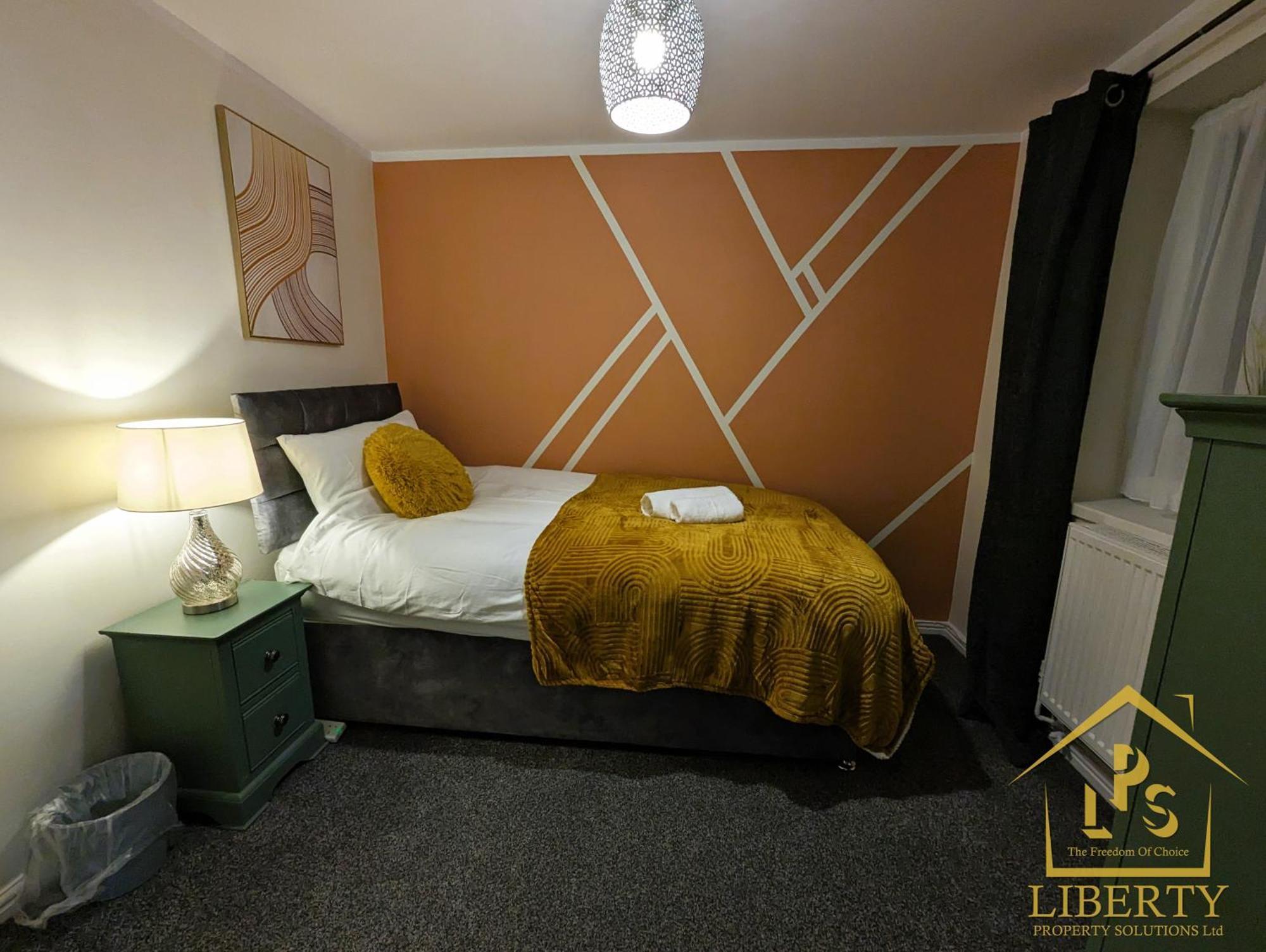 6 Guests * 4 Bedroom * Free Wi-Fi *Хантингдон Экстерьер фото