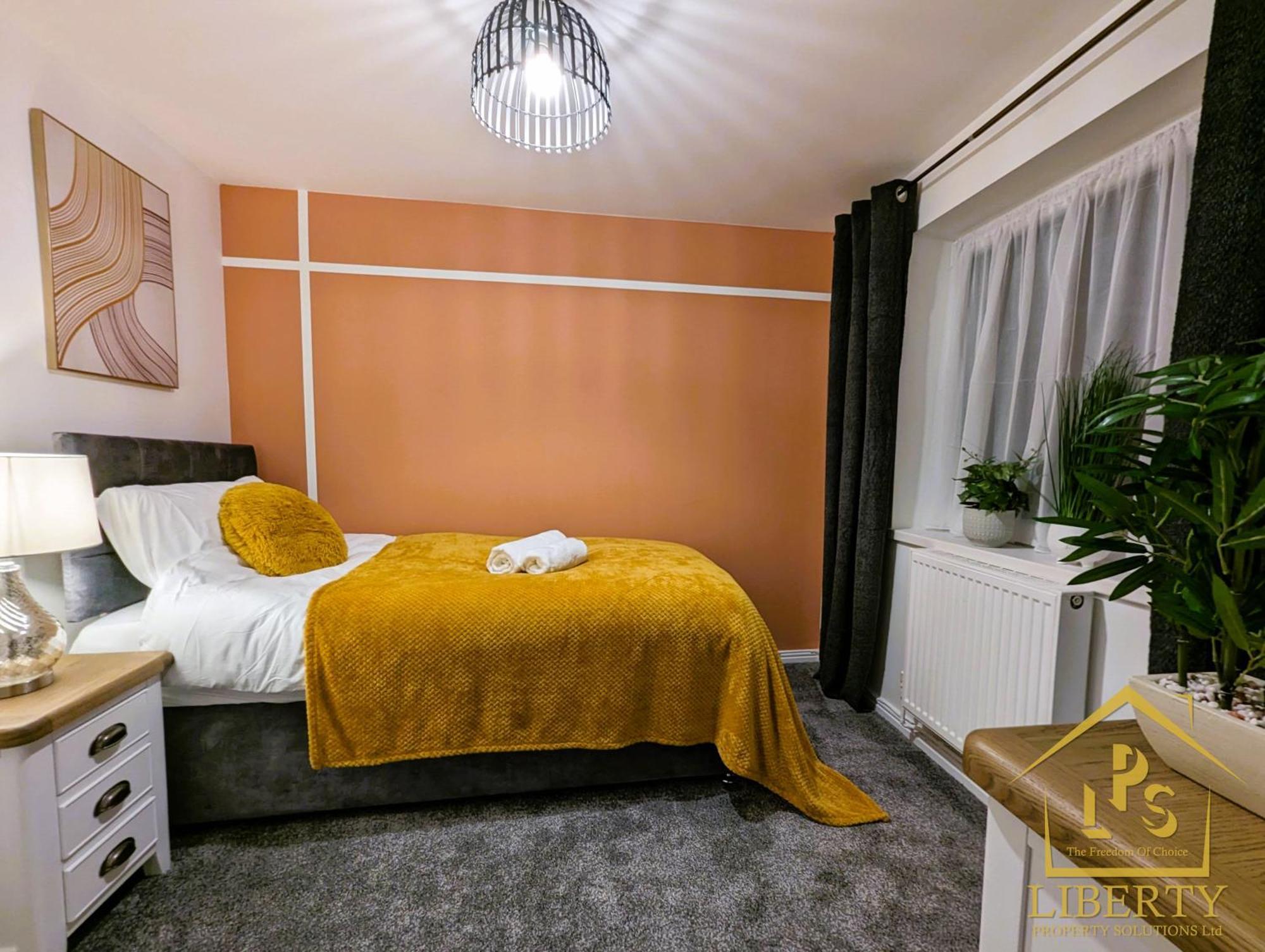 6 Guests * 4 Bedroom * Free Wi-Fi *Хантингдон Экстерьер фото