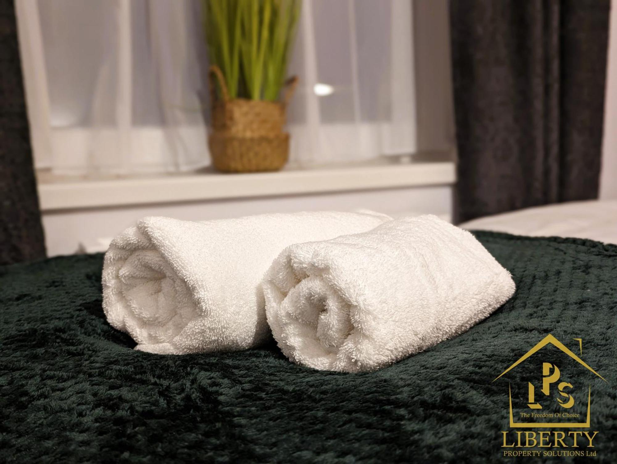 6 Guests * 4 Bedroom * Free Wi-Fi *Хантингдон Экстерьер фото