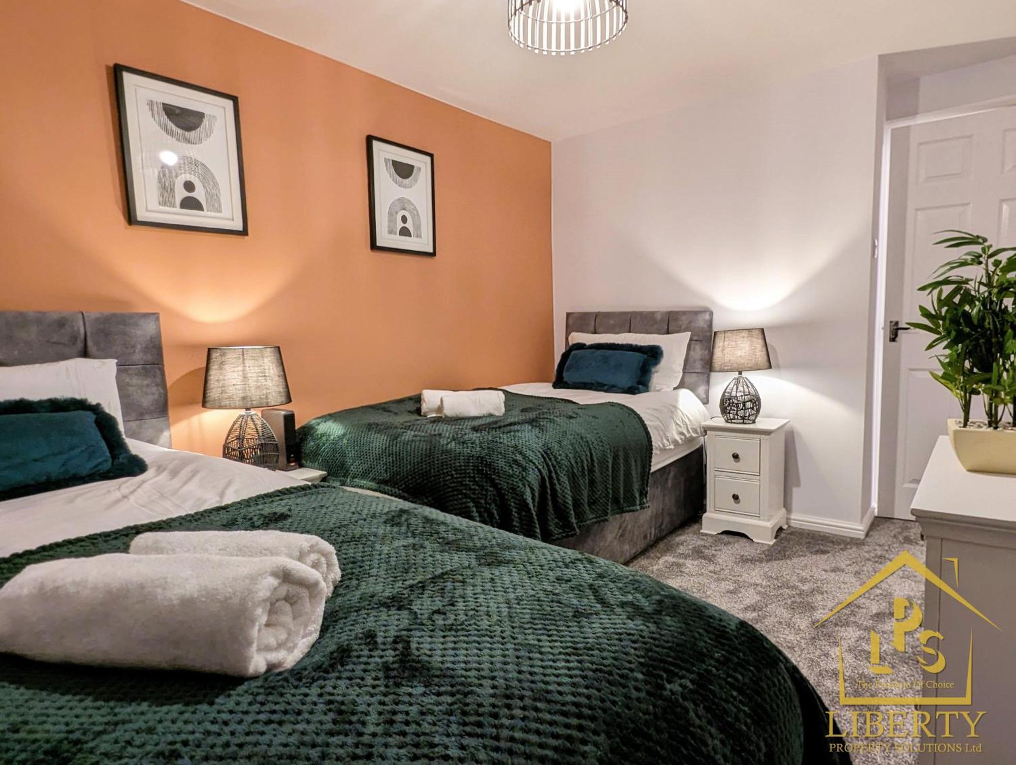 6 Guests * 4 Bedroom * Free Wi-Fi *Хантингдон Экстерьер фото