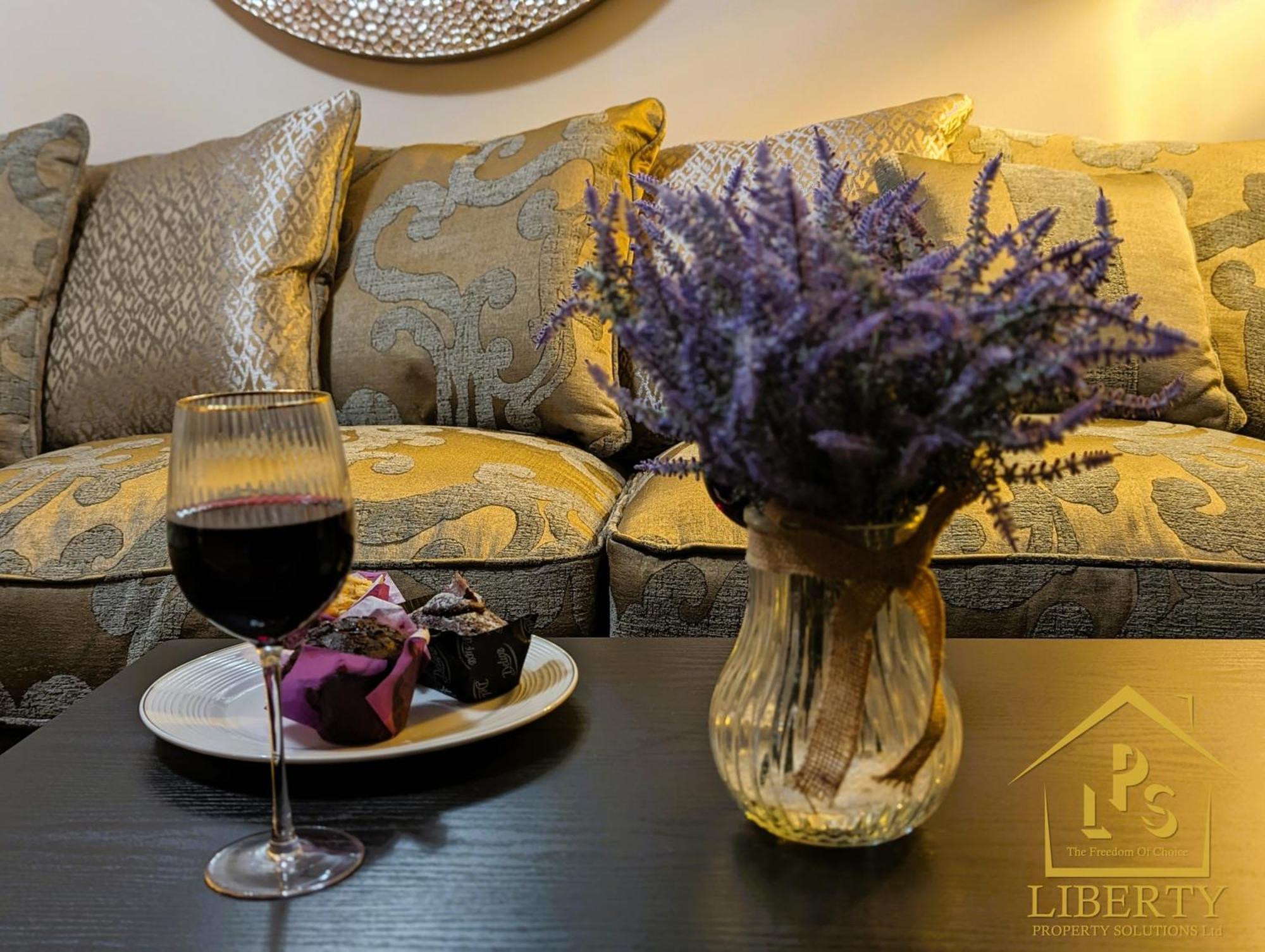 6 Guests * 4 Bedroom * Free Wi-Fi *Хантингдон Экстерьер фото