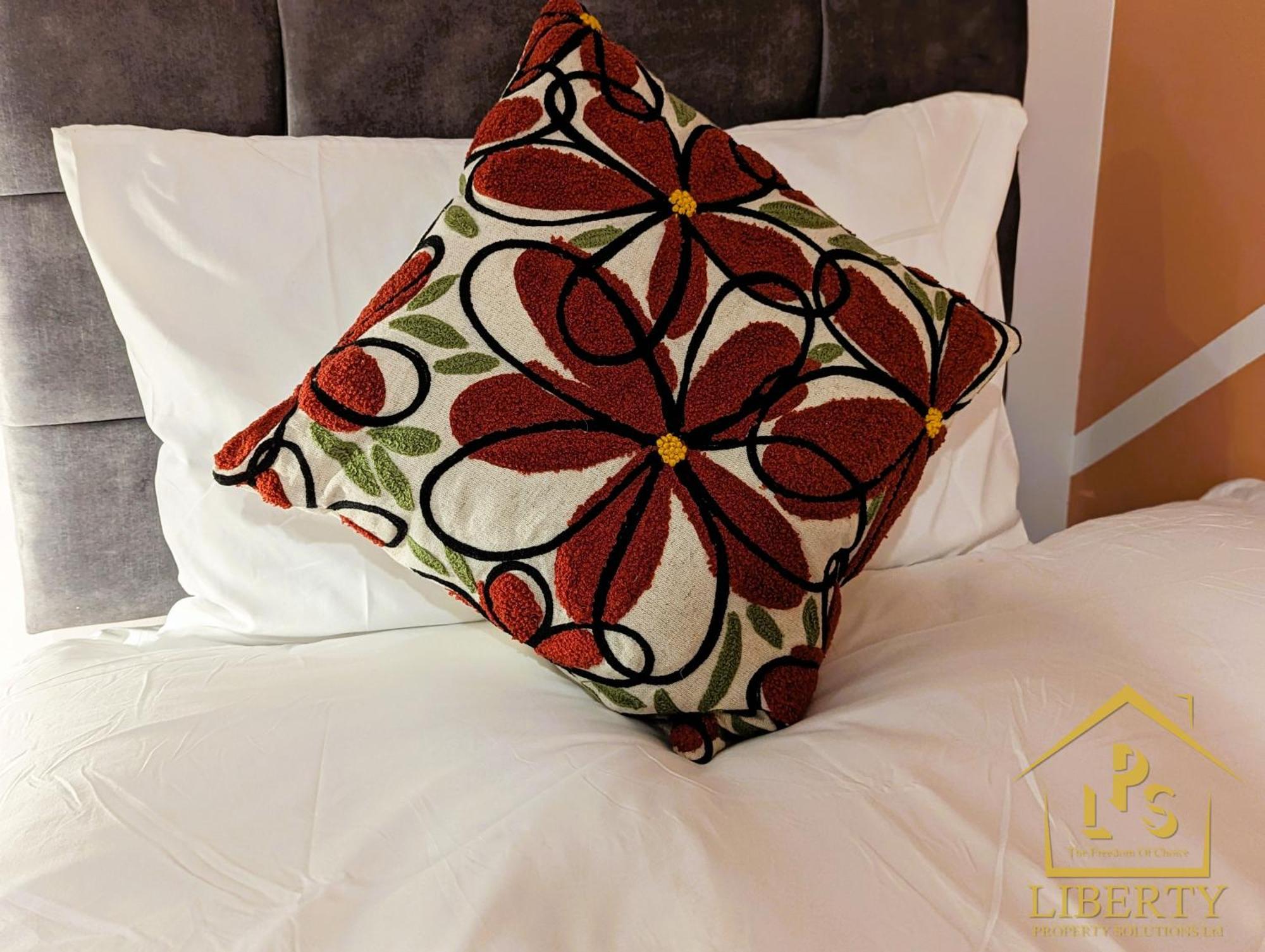 6 Guests * 4 Bedroom * Free Wi-Fi *Хантингдон Экстерьер фото