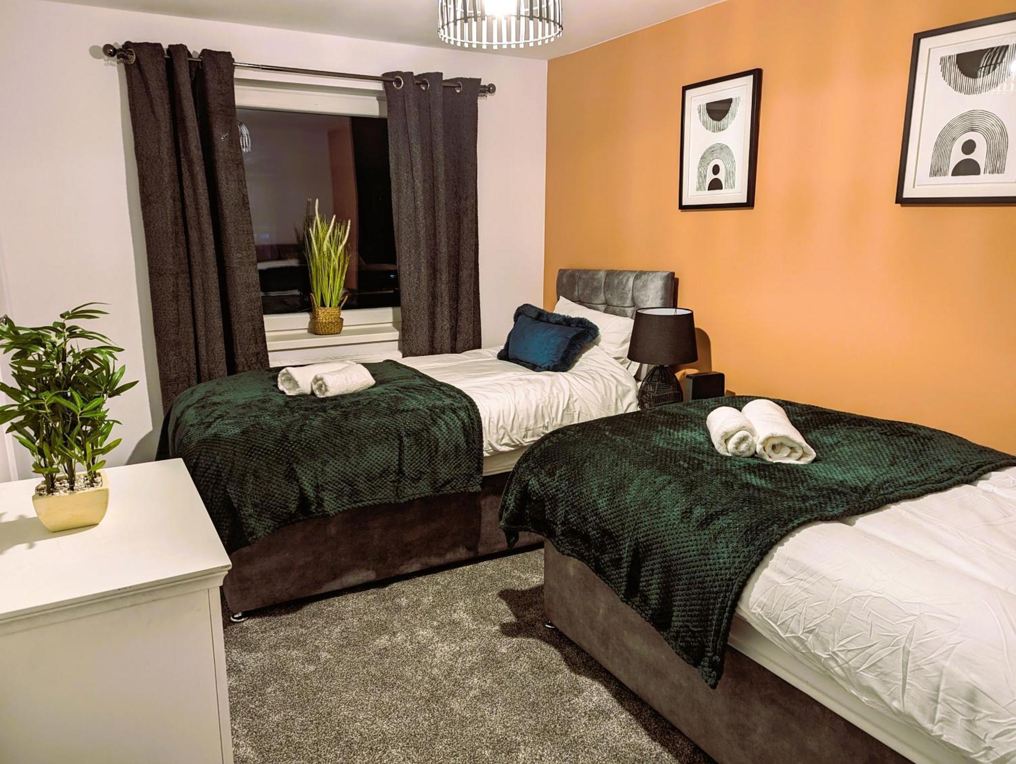 6 Guests * 4 Bedroom * Free Wi-Fi *Хантингдон Экстерьер фото