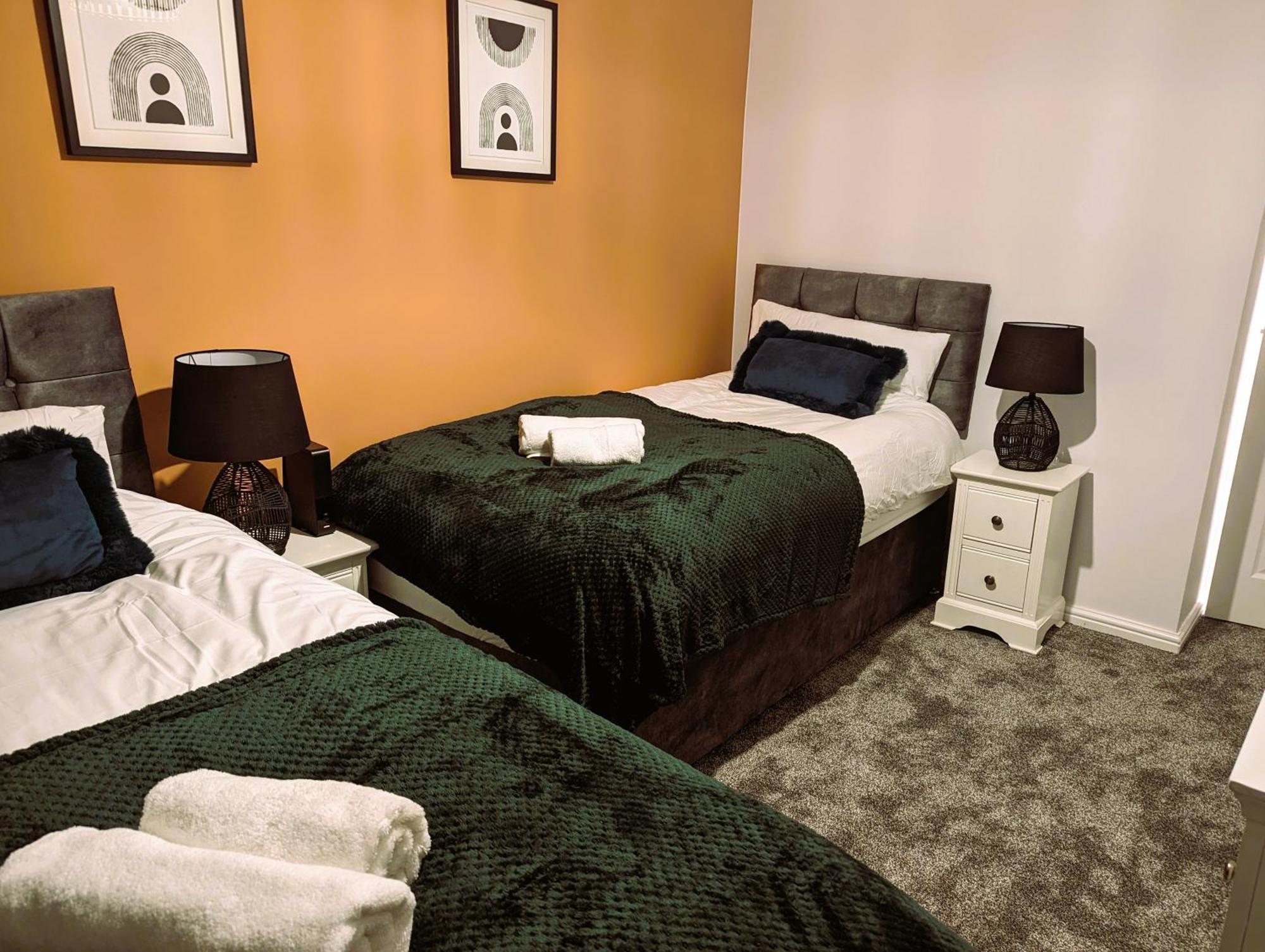 6 Guests * 4 Bedroom * Free Wi-Fi *Хантингдон Экстерьер фото