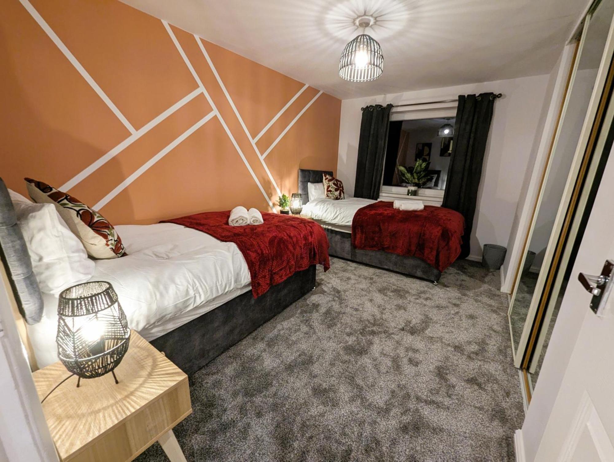 6 Guests * 4 Bedroom * Free Wi-Fi *Хантингдон Экстерьер фото